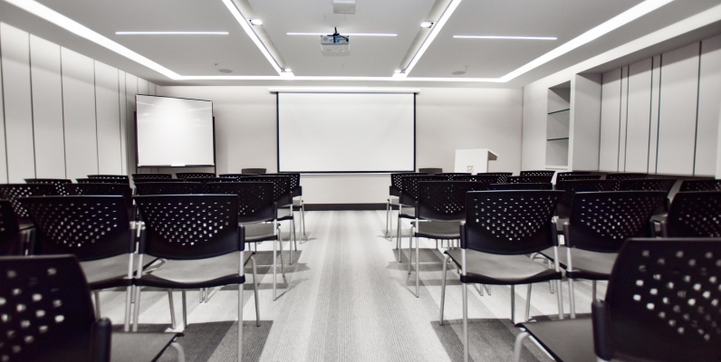 Oficina de estreno en alquiler en Edificio Platinum Business Center I GeoBienes - Oficina de estreno en alquiler en Edificio Platinum Business Center I - Plusvalia Guayaquil Casas de venta y alquiler Inmobiliaria Ecuador