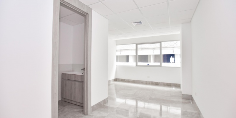 Oficina de estreno en alquiler en Edificio Platinum Business Center I GeoBienes - Oficina de estreno en alquiler en Edificio Platinum Business Center I - Plusvalia Guayaquil Casas de venta y alquiler Inmobiliaria Ecuador