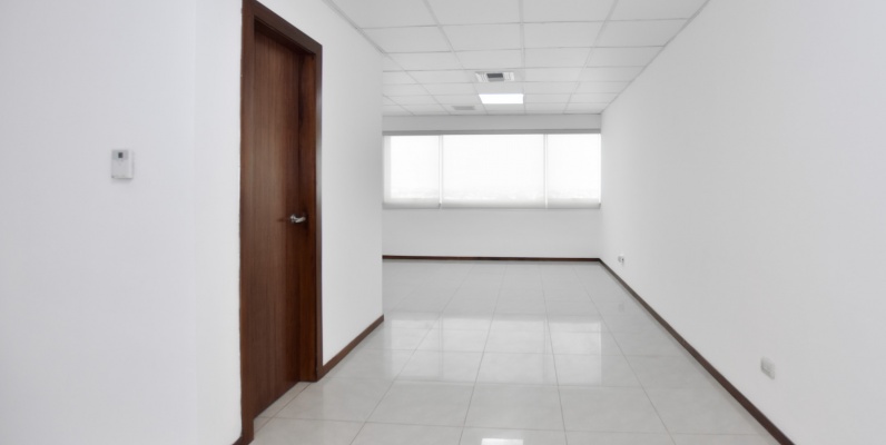 GeoBienes - Oficina de oportunidad en alquiler ubicada en el Edificio Trade Building - Plusvalia Guayaquil Casas de venta y alquiler Inmobiliaria Ecuador