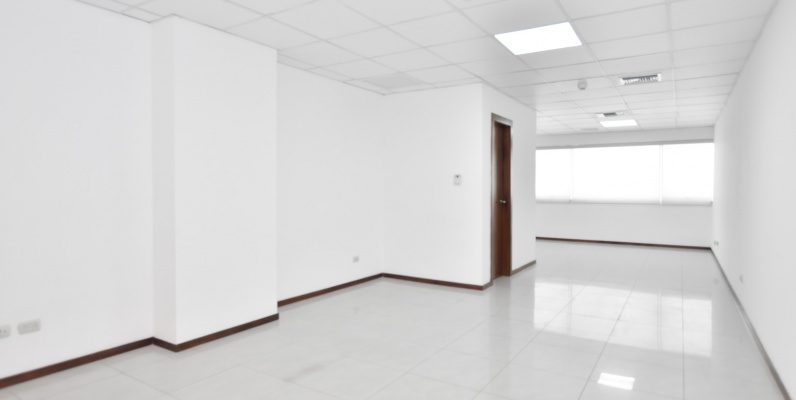 GeoBienes - Oficina de oportunidad en alquiler ubicada en el Edificio Trade Building - Plusvalia Guayaquil Casas de venta y alquiler Inmobiliaria Ecuador