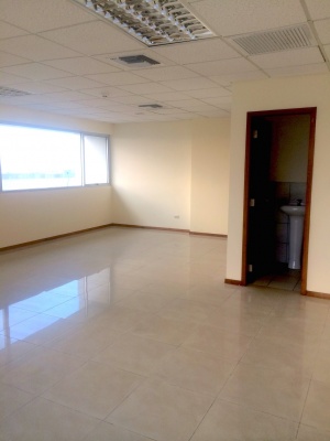 Oficina en alquiler al norte de Guayaquil en Trade Building GeoBienes - Oficina en alquiler al norte de Guayaquil Trade Building - Plusvalia Guayaquil Casas de venta y alquiler Inmobiliaria Ecuador