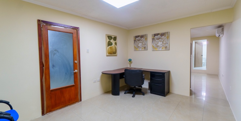 Oficina en alquiler amoblada ubicada en Edificio Bucanero, norte de Guayaquil GeoBienes - Oficina en alquiler amoblada ubicada en Edificio Bucanero, norte de Guayaquil - Plusvalia Guayaquil Casas de venta y alquiler Inmobiliaria Ecuador