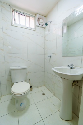Oficina en alquiler amoblada ubicada en Edificio Bucanero, norte de Guayaquil GeoBienes - Oficina en alquiler amoblada ubicada en Edificio Bucanero, norte de Guayaquil - Plusvalia Guayaquil Casas de venta y alquiler Inmobiliaria Ecuador
