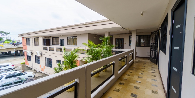 Oficina en alquiler amoblada ubicada en Edificio Bucanero, norte de Guayaquil GeoBienes - Oficina en alquiler amoblada ubicada en Edificio Bucanero, norte de Guayaquil - Plusvalia Guayaquil Casas de venta y alquiler Inmobiliaria Ecuador