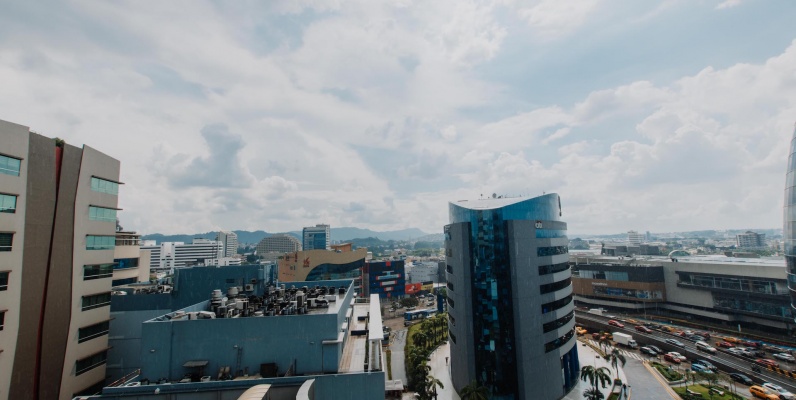 Oficina en alquiler Edificio Equilibrium, zona Mall del Sol, Norte de Guayaquil GeoBienes - Oficina en alquiler Edificio Equilibrium, zona Mall del Sol, Norte de Guayaquil - Plusvalia Guayaquil Casas de venta y alquiler Inmobiliaria Ecuador