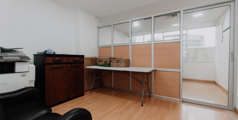 Oficina en alquiler Edificio Equilibrium, zona Mall del Sol, Norte de Guayaquil GeoBienes - Oficina en alquiler Edificio Equilibrium, zona Mall del Sol, Norte de Guayaquil - Plusvalia Guayaquil Casas de venta y alquiler Inmobiliaria Ecuador
