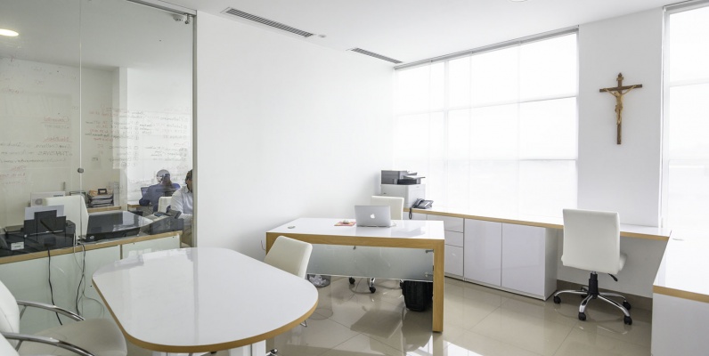Oficina en alquiler Edificio Olivos Tower, Ceibos, Norte de Guayaquil GeoBienes - Oficina en alquiler Edificio Olivos Tower, Ceibos, Norte de Guayaquil - Plusvalia Guayaquil Casas de venta y alquiler Inmobiliaria Ecuador
