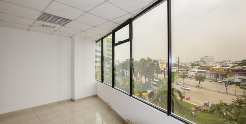 GeoBienes - Oficina en alquiler en Edificio Executive Center sector norte de Guayaquil - Plusvalia Guayaquil Casas de venta y alquiler Inmobiliaria Ecuador
