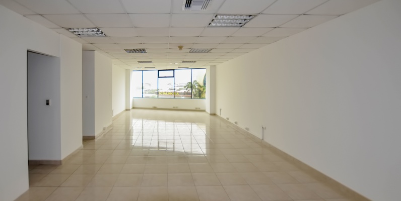 GeoBienes - Oficina en alquiler en Edificio Executive Center sector norte de Guayaquil - Plusvalia Guayaquil Casas de venta y alquiler Inmobiliaria Ecuador