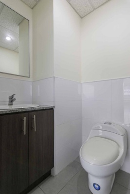 Oficina en Alquiler en Edificio The Point, Puerto Santa Ana, Guayaquil GeoBienes - Oficina en Alquiler en Edificio The Point, Puerto Santa Ana, Guayaquil - Plusvalia Guayaquil Casas de venta y alquiler Inmobiliaria Ecuador