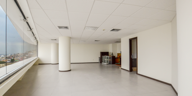 Oficina en alquiler en edificio The Point sector centro de Guayaquil GeoBienes - Oficina en alquiler en edificio The Point sector centro de Guayaquil - Plusvalia Guayaquil Casas de venta y alquiler Inmobiliaria Ecuador