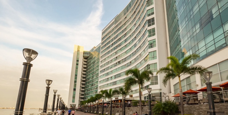 Oficina en alquiler en edificio The Point sector centro de Guayaquil GeoBienes - Oficina en alquiler en edificio The Point sector centro de Guayaquil - Plusvalia Guayaquil Casas de venta y alquiler Inmobiliaria Ecuador