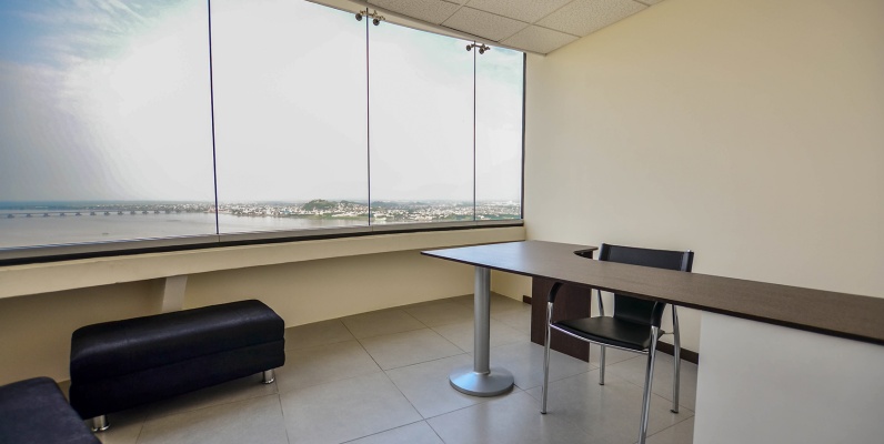 Oficina en alquiler en edificio The Point sector centro de Guayaquil GeoBienes - Oficina en alquiler en edificio The Point sector centro de Guayaquil - Plusvalia Guayaquil Casas de venta y alquiler Inmobiliaria Ecuador