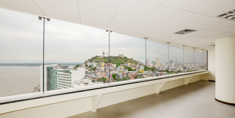 Oficina en alquiler en edificio The Point sector centro de Guayaquil GeoBienes - Oficina en alquiler en edificio The Point sector centro de Guayaquil - Plusvalia Guayaquil Casas de venta y alquiler Inmobiliaria Ecuador