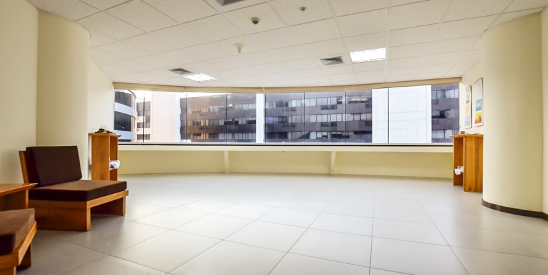 Oficina en alquiler en edificio The Point sector centro de Guayaquil GeoBienes - Oficina en alquiler en edificio The Point sector centro de Guayaquil - Plusvalia Guayaquil Casas de venta y alquiler Inmobiliaria Ecuador