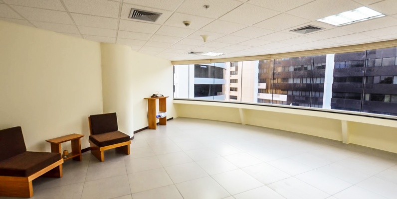 Oficina en alquiler en edificio The Point sector centro de Guayaquil GeoBienes - Oficina en alquiler en edificio The Point sector centro de Guayaquil - Plusvalia Guayaquil Casas de venta y alquiler Inmobiliaria Ecuador