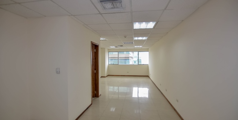 GeoBienes - Oficina en alquiler en Edificio Trade Building sector norte de Guayaquil - Plusvalia Guayaquil Casas de venta y alquiler Inmobiliaria Ecuador