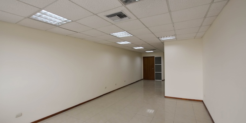 GeoBienes - Oficina en alquiler en Edificio Trade Building sector norte de Guayaquil - Plusvalia Guayaquil Casas de venta y alquiler Inmobiliaria Ecuador