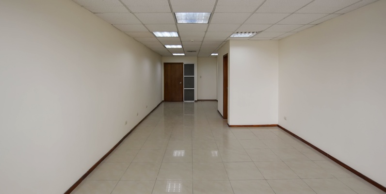 GeoBienes - Oficina en alquiler en Edificio Trade Building sector norte de Guayaquil - Plusvalia Guayaquil Casas de venta y alquiler Inmobiliaria Ecuador