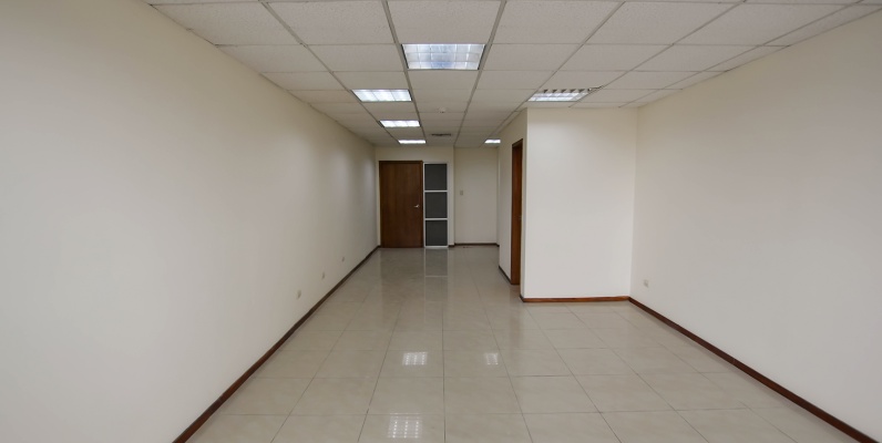 GeoBienes - Oficina en alquiler en Edificio Trade Building sector norte de Guayaquil - Plusvalia Guayaquil Casas de venta y alquiler Inmobiliaria Ecuador