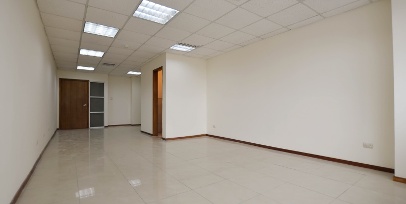 GeoBienes - Oficina en alquiler en Edificio Trade Building sector norte de Guayaquil - Plusvalia Guayaquil Casas de venta y alquiler Inmobiliaria Ecuador