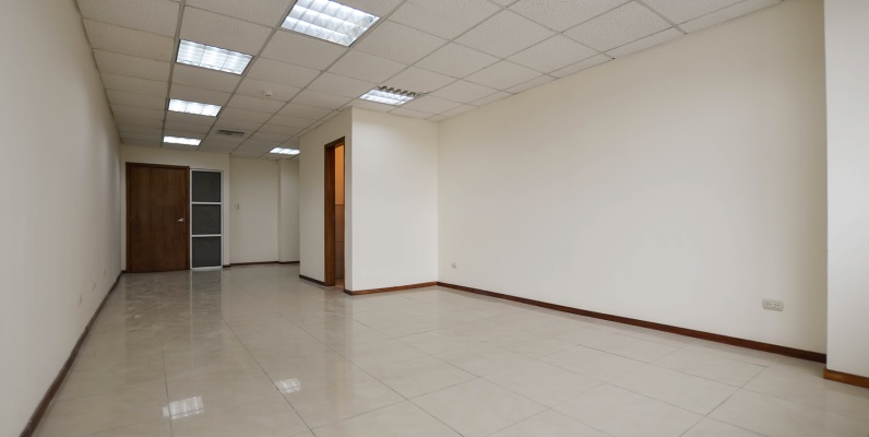 GeoBienes - Oficina en alquiler en Edificio Trade Building sector norte de Guayaquil - Plusvalia Guayaquil Casas de venta y alquiler Inmobiliaria Ecuador