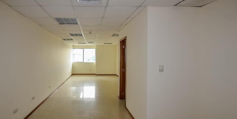 GeoBienes - Oficina en alquiler en Edificio Trade Building sector norte de Guayaquil - Plusvalia Guayaquil Casas de venta y alquiler Inmobiliaria Ecuador