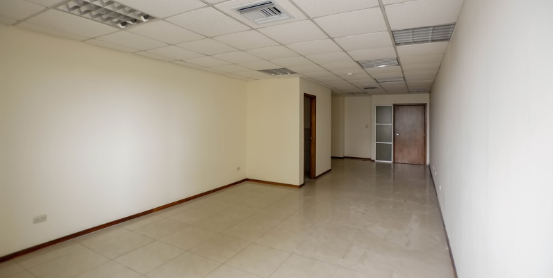 GeoBienes - Oficina en alquiler en Edificio Trade Building sector norte de Guayaquil - Plusvalia Guayaquil Casas de venta y alquiler Inmobiliaria Ecuador