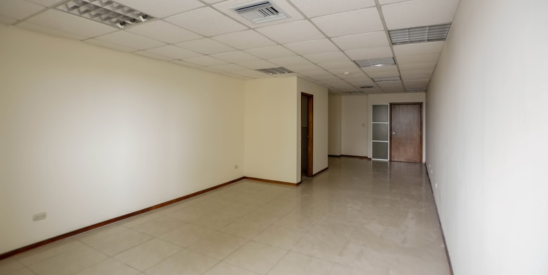Oficina en alquiler en Edificio Trade Building sector norte de Guayaquil GeoBienes - Oficina en alquiler en Edificio Trade Building sector norte de Guayaquil - Plusvalia Guayaquil Casas de venta y alquiler Inmobiliaria Ecuador