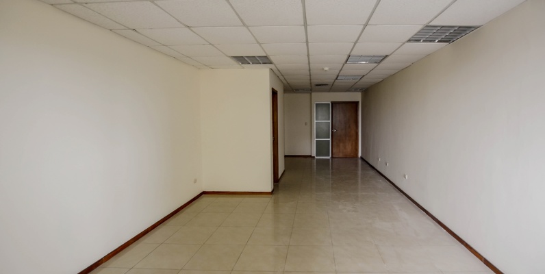 GeoBienes - Oficina en alquiler en Edificio Trade Building sector norte de Guayaquil - Plusvalia Guayaquil Casas de venta y alquiler Inmobiliaria Ecuador