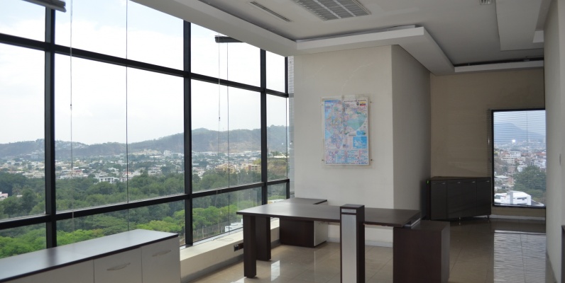 GeoBienes - Oficina en alquiler en Edificio World Trade Center sector Norte - Plusvalia Guayaquil Casas de venta y alquiler Inmobiliaria Ecuador