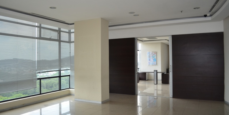 Oficina en alquiler en Edificio World Trade Center sector Norte GeoBienes - Oficina en alquiler en Edificio World Trade Center sector Norte - Plusvalia Guayaquil Casas de venta y alquiler Inmobiliaria Ecuador