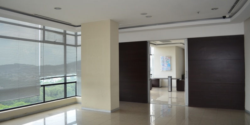 GeoBienes - Oficina en alquiler en Edificio World Trade Center sector Norte - Plusvalia Guayaquil Casas de venta y alquiler Inmobiliaria Ecuador