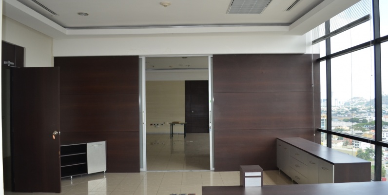 Oficina en alquiler en Edificio World Trade Center sector Norte GeoBienes - Oficina en alquiler en Edificio World Trade Center sector Norte - Plusvalia Guayaquil Casas de venta y alquiler Inmobiliaria Ecuador