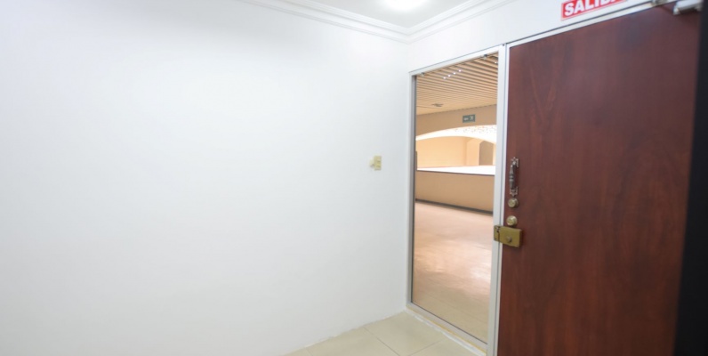 Oficina en alquiler en el Centro Comercial Las Vitrinas, Norte de Guayaqui GeoBienes - Oficina en alquiler en el Centro Comercial Las Vitrinas, Norte de Guayaquil - Plusvalia Guayaquil Casas de venta y alquiler Inmobiliaria Ecuador