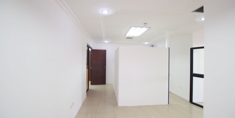 GeoBienes - Oficina en alquiler en el Centro Comercial Las Vitrinas, Norte de Guayaquil - Plusvalia Guayaquil Casas de venta y alquiler Inmobiliaria Ecuador