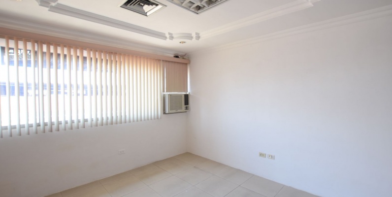 Oficina en alquiler en el Centro Comercial Las Vitrinas, Norte de Guayaqui GeoBienes - Oficina en alquiler en el Centro Comercial Las Vitrinas, Norte de Guayaquil - Plusvalia Guayaquil Casas de venta y alquiler Inmobiliaria Ecuador