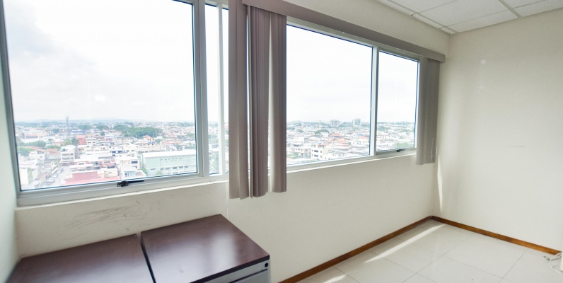 GeoBienes - Oficina en alquiler en el Edif. Trade Building - Plusvalia Guayaquil Casas de venta y alquiler Inmobiliaria Ecuador