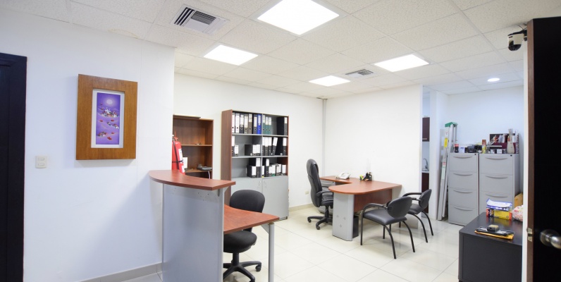 Oficina en alquiler en el Edificio SBC Office Center, Vía Samborondón GeoBienes - Oficina en alquiler en el Edificio SBC Office Center, Vía Samborondón - Plusvalia Guayaquil Casas de venta y alquiler Inmobiliaria Ecuador