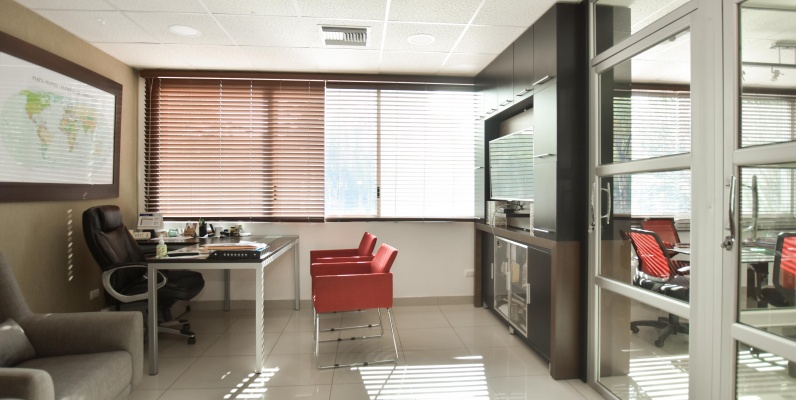 Oficina en alquiler en el Edificio SBC Office Center, Vía Samborondón GeoBienes - Oficina en alquiler en el Edificio SBC Office Center, Vía Samborondón - Plusvalia Guayaquil Casas de venta y alquiler Inmobiliaria Ecuador
