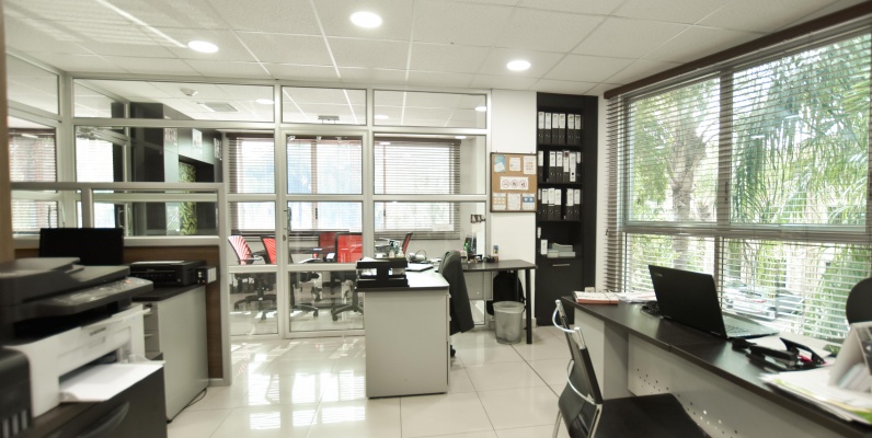 Oficina en alquiler en el Edificio SBC Office Center, Vía Samborondón GeoBienes - Oficina en alquiler en el Edificio SBC Office Center, Vía Samborondón - Plusvalia Guayaquil Casas de venta y alquiler Inmobiliaria Ecuador