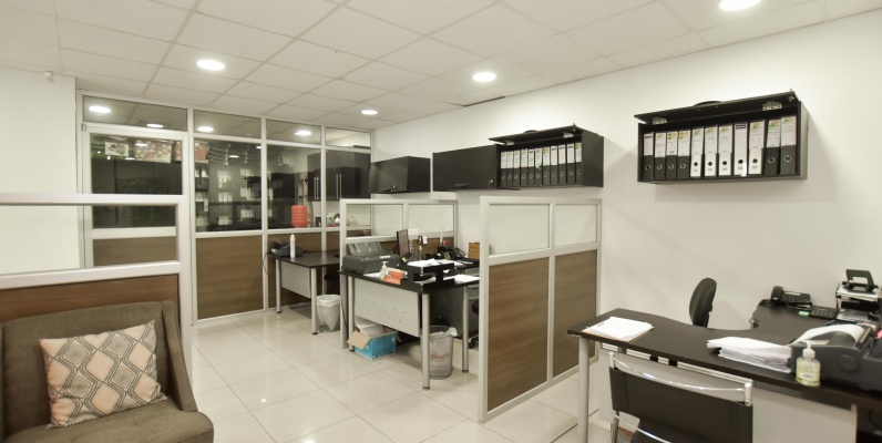 Oficina en alquiler en el Edificio SBC Office Center, Vía Samborondón GeoBienes - Oficina en alquiler en el Edificio SBC Office Center, Vía Samborondón - Plusvalia Guayaquil Casas de venta y alquiler Inmobiliaria Ecuador