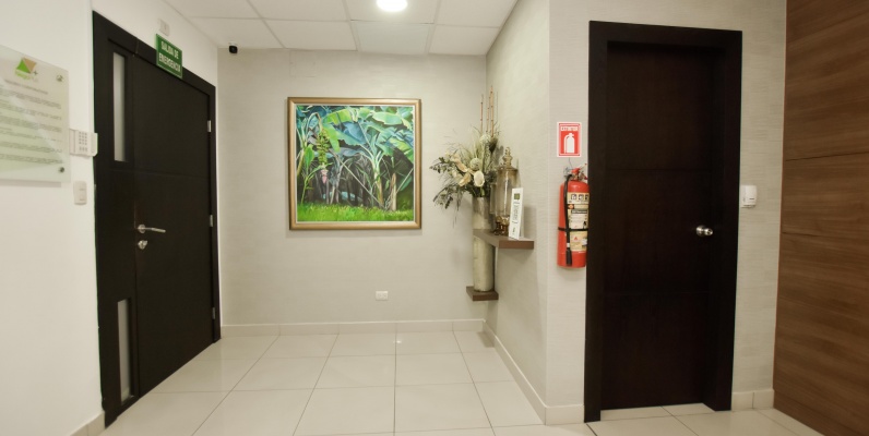 Oficina en alquiler en el Edificio SBC Office Center, Vía Samborondón GeoBienes - Oficina en alquiler en el Edificio SBC Office Center, Vía Samborondón - Plusvalia Guayaquil Casas de venta y alquiler Inmobiliaria Ecuador