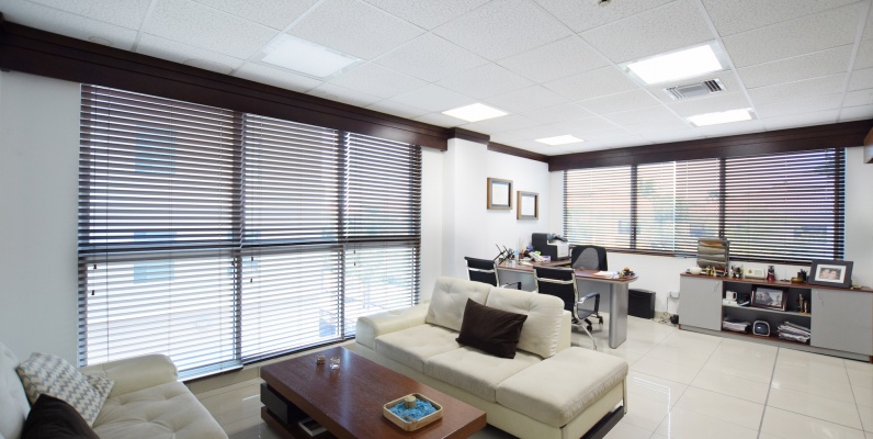 Oficina en alquiler en el Edificio SBC Office Center, Vía Samborondón GeoBienes - Oficina en alquiler en el Edificio SBC Office Center, Vía Samborondón - Plusvalia Guayaquil Casas de venta y alquiler Inmobiliaria Ecuador