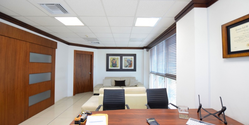 Oficina en alquiler en el Edificio SBC Office Center, Vía Samborondón GeoBienes - Oficina en alquiler en el Edificio SBC Office Center, Vía Samborondón - Plusvalia Guayaquil Casas de venta y alquiler Inmobiliaria Ecuador