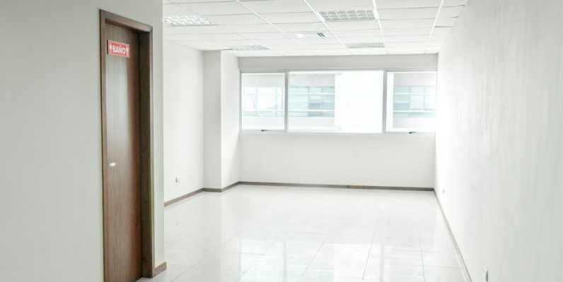 Oficina en alquiler en el Edificio Trade Building, Norte de Guayaquil GeoBienes - Oficina en alquiler en el Edificio Trade Building, Norte de Guayaquil - Plusvalia Guayaquil Casas de venta y alquiler Inmobiliaria Ecuador
