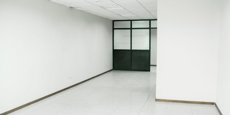 Oficina en alquiler en el Edificio Trade Building, Norte de Guayaquil GeoBienes - Oficina en alquiler en el Edificio Trade Building, Norte de Guayaquil - Plusvalia Guayaquil Casas de venta y alquiler Inmobiliaria Ecuador