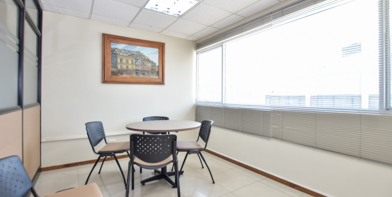 Oficina en alquiler en el Edificio Trade Building, Norte de Guayaquil GeoBienes - Oficina en alquiler en el Edificio Trade Building, Norte de Guayaquil - Plusvalia Guayaquil Casas de venta y alquiler Inmobiliaria Ecuador