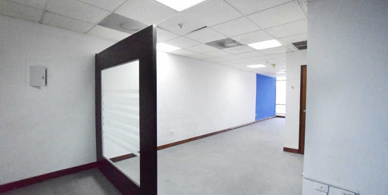 Oficina en alquiler en el Edificio World Trade Center, Norte de Guayaquil GeoBienes - Oficina en alquiler en el Edificio World Trade Center, Norte de Guayaquil - Plusvalia Guayaquil Casas de venta y alquiler Inmobiliaria Ecuador