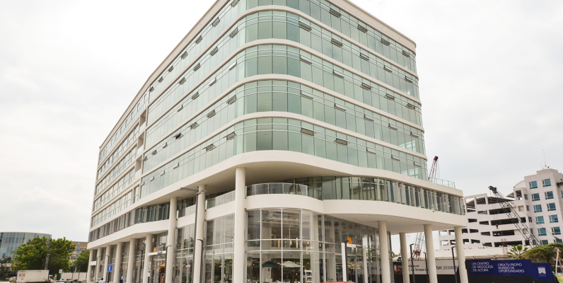Oficina en alquiler en Los Arcos Plaza sector Samborondón GeoBienes - Oficina en alquiler en Los Arcos Plaza sector Samborondón - Plusvalia Guayaquil Casas de venta y alquiler Inmobiliaria Ecuador
